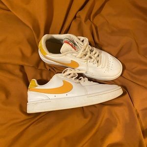 Nike shoes women 7 retro